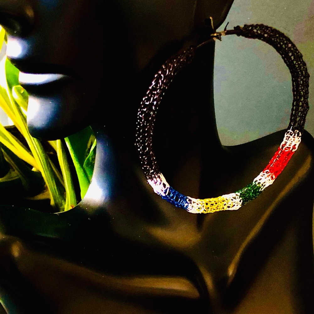 2.5” Handmade Lightweight Color Block Wire Hoops - Picture 5 of 6
